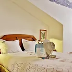 Ana Margarida Residences *